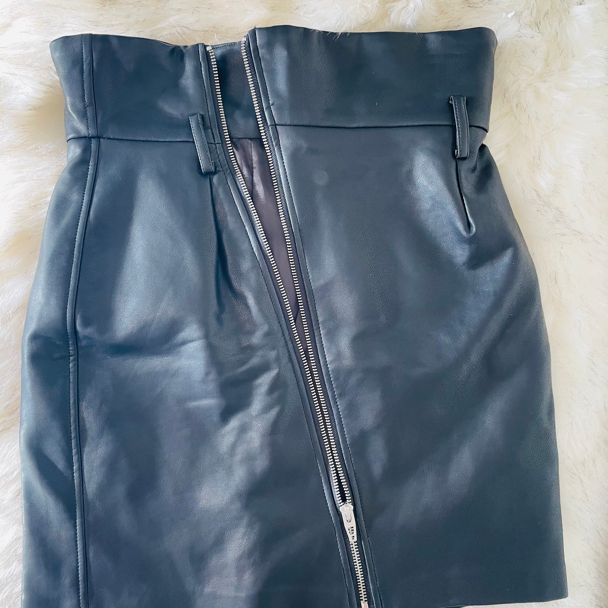NEW Blank NYC skirt, Size 25